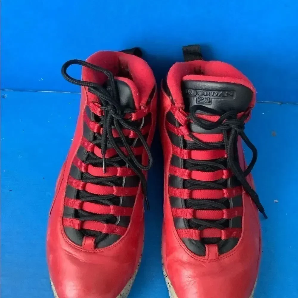 Jordan red 705178 bulls